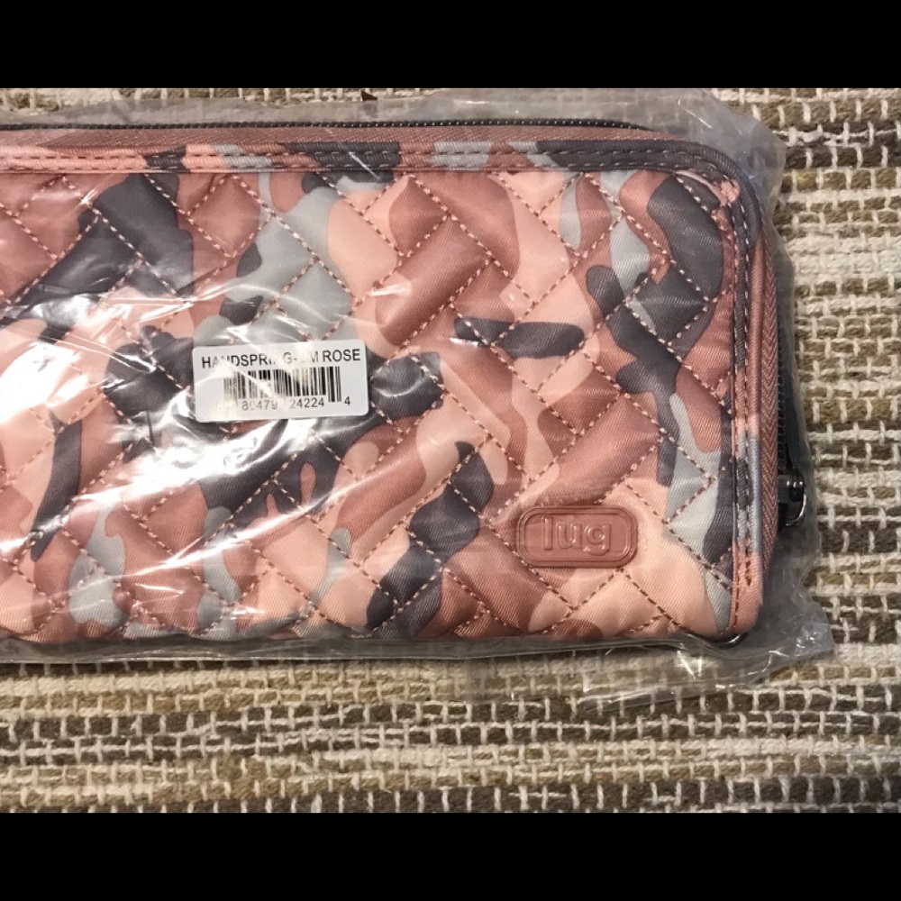 Lug Handspring Wallet in Pink Camo